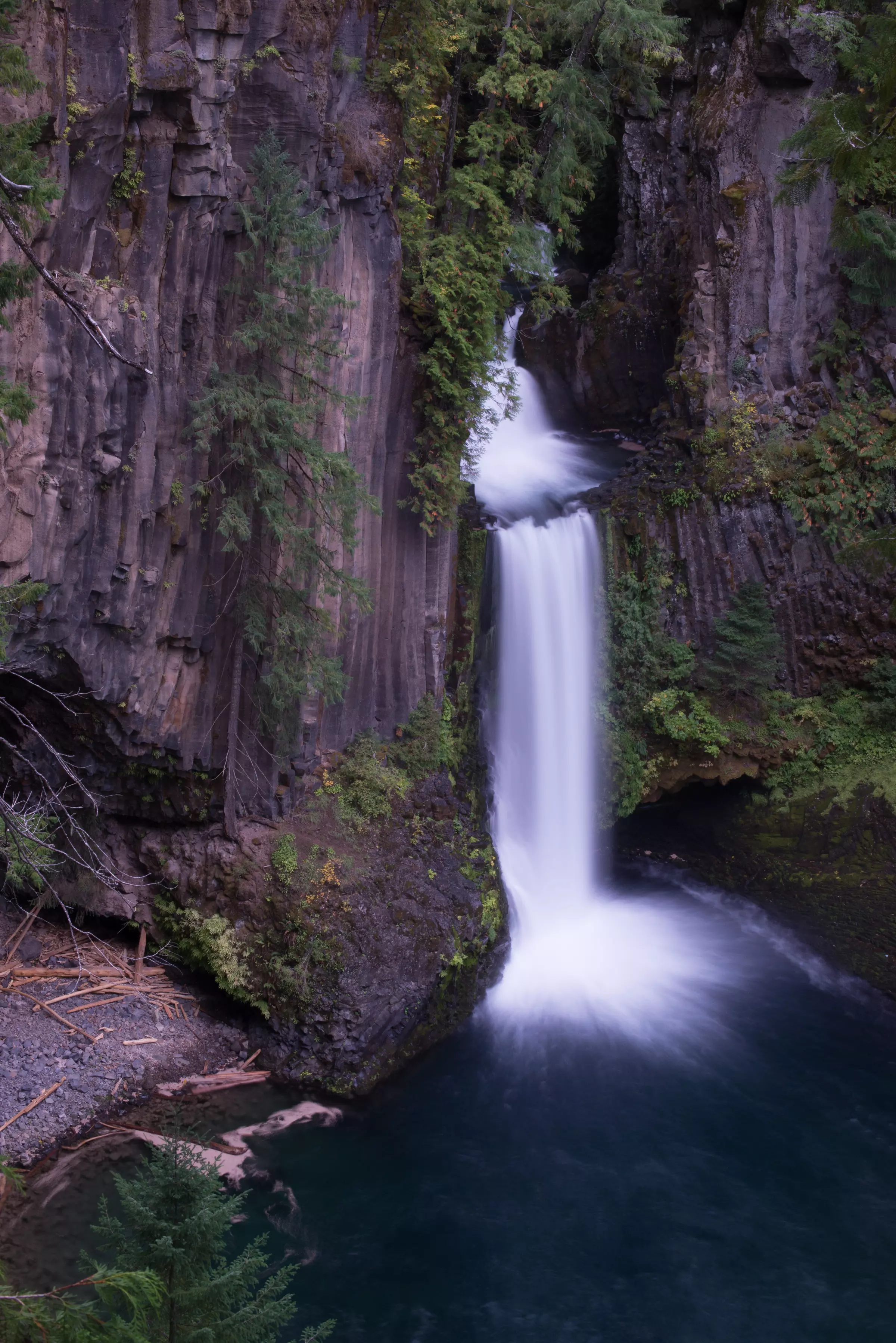 Toketee Falls -  ciepła odmiana po zimowym Crater Lake