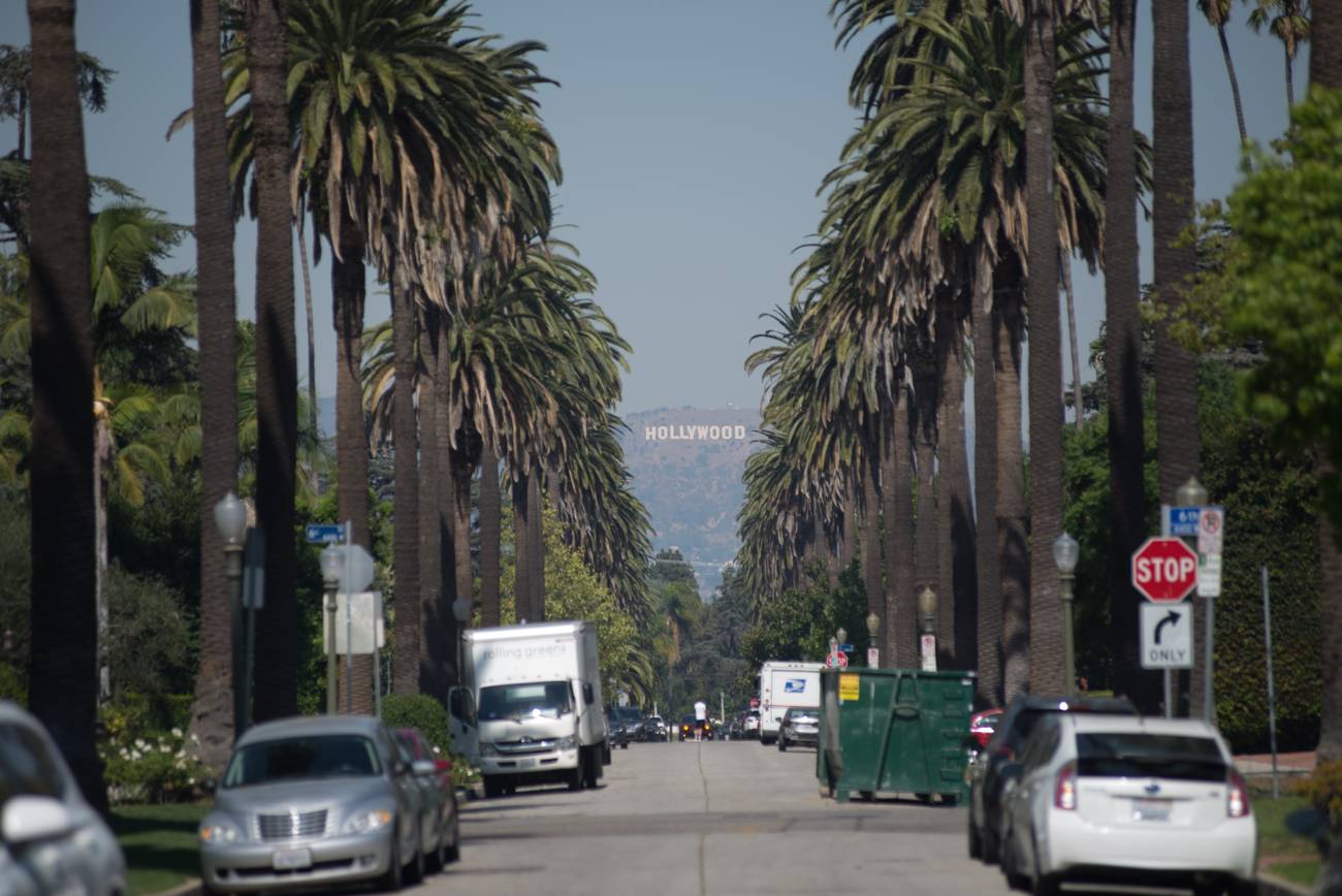 Los Angeles - słynna alejka z widokiem na napis Hollywood