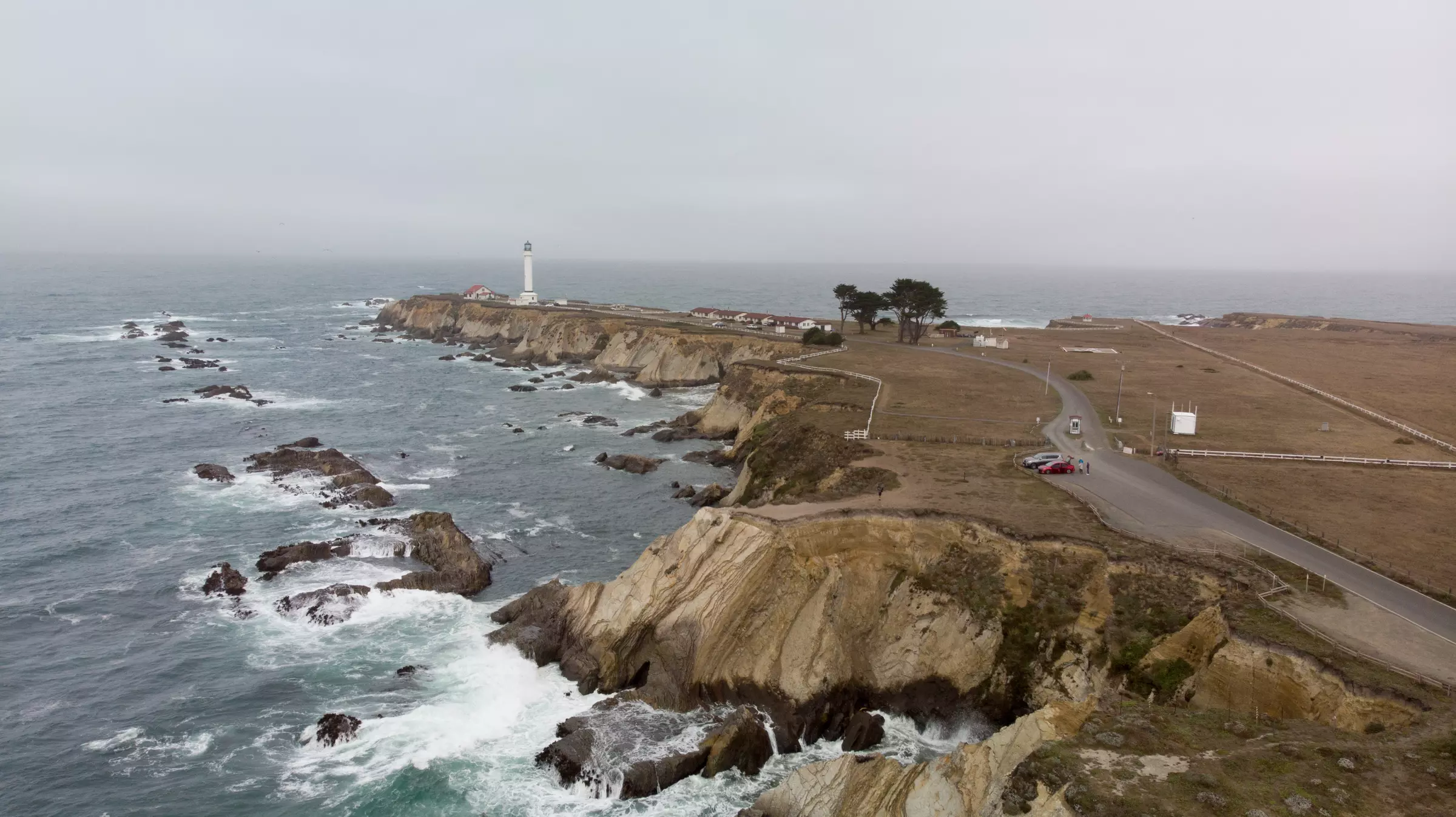 Point Arena Light - latarnia na wybrzeżu Oceanu Spokojnego