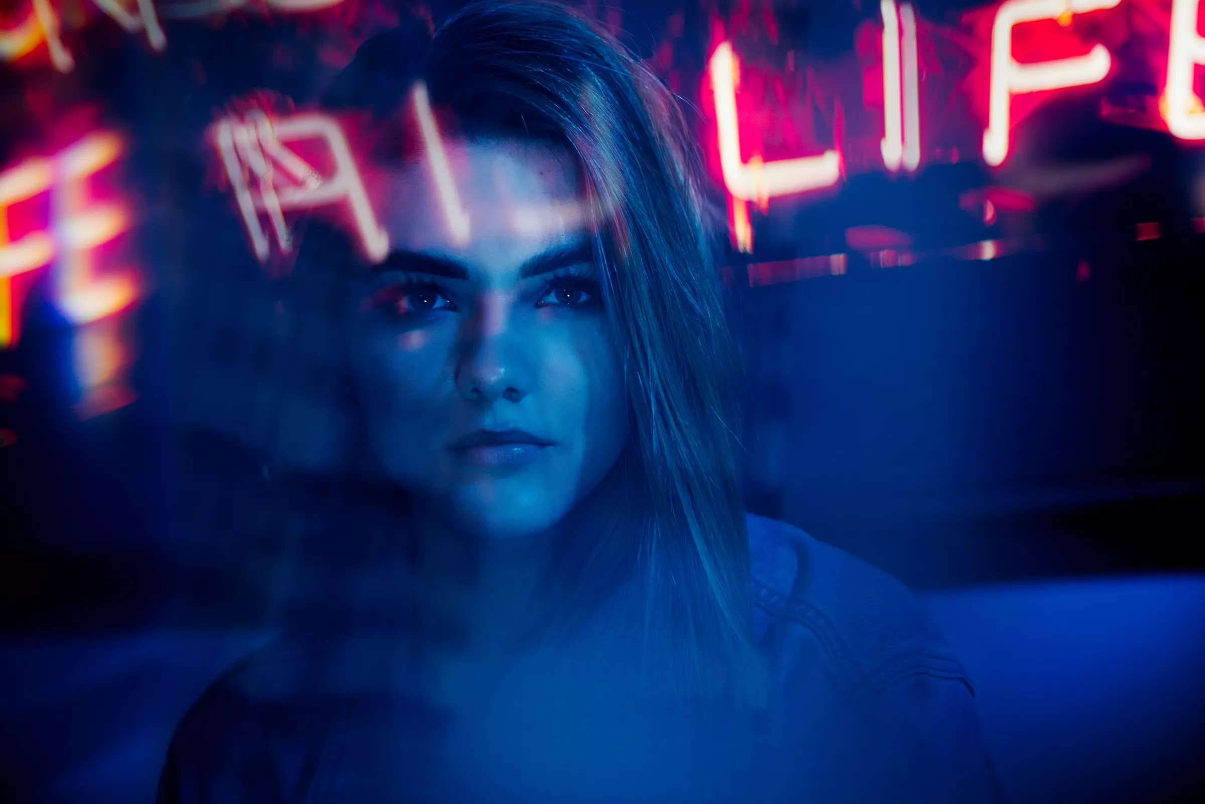 Ola - Neony-5057-2-avb.jpg