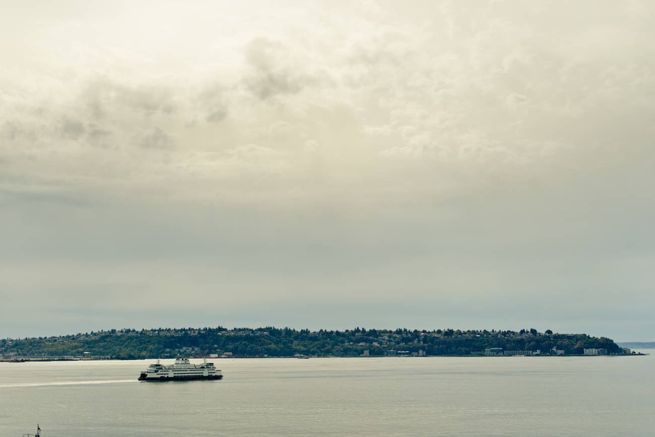 Seattle - statek wypływający z zatoki.