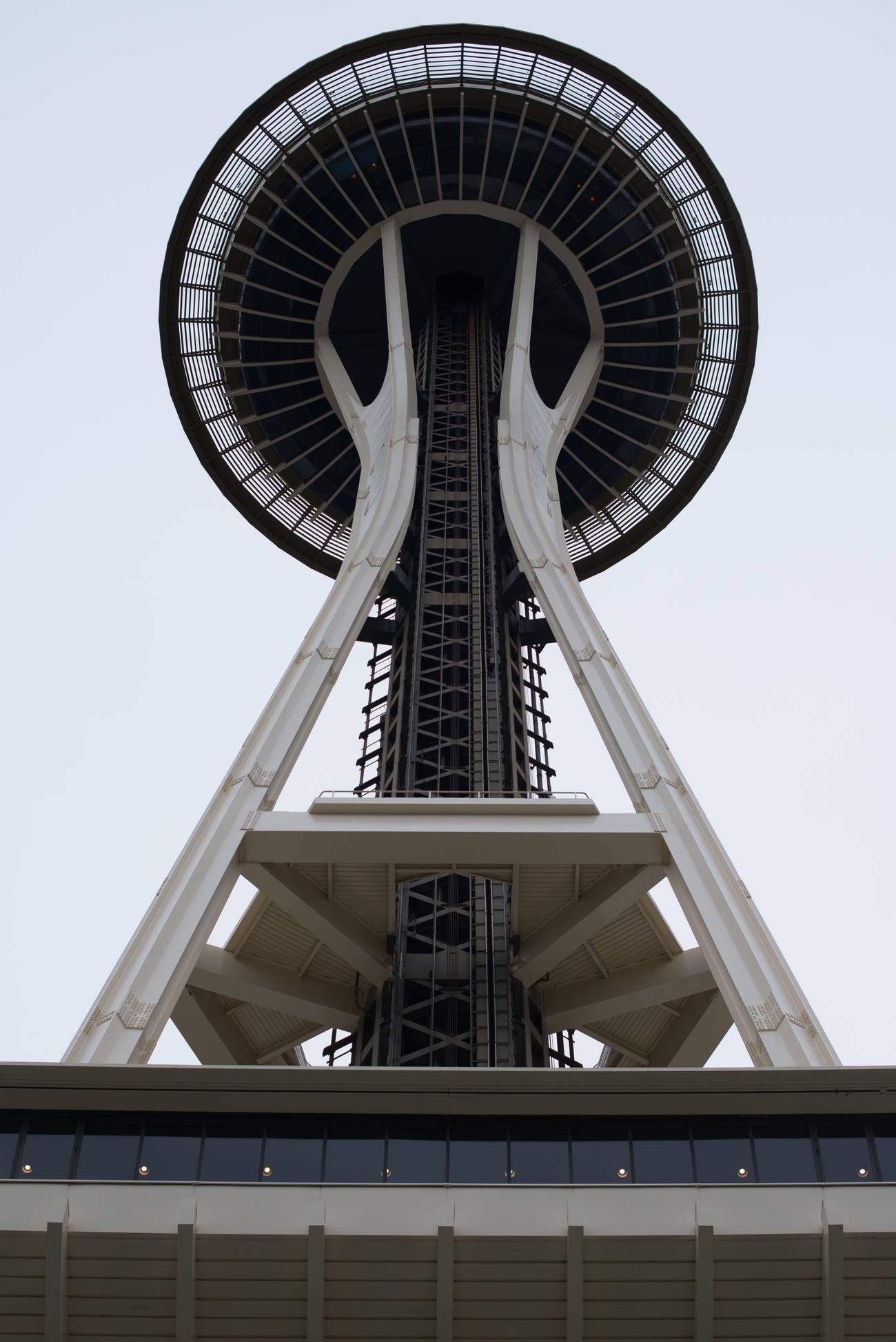 Space Needle- 184 metrowa wieża z obrotowym piętrem i restauracja