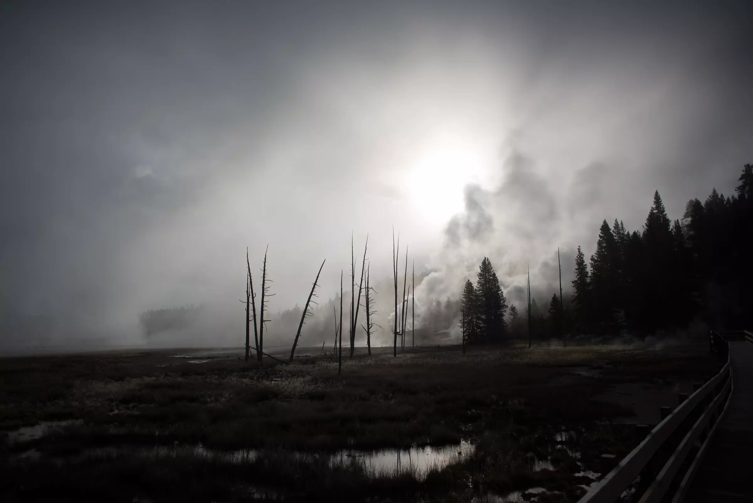 Yellowstone - Norris Geyser Basin - krajobraz postapokaliptyczny