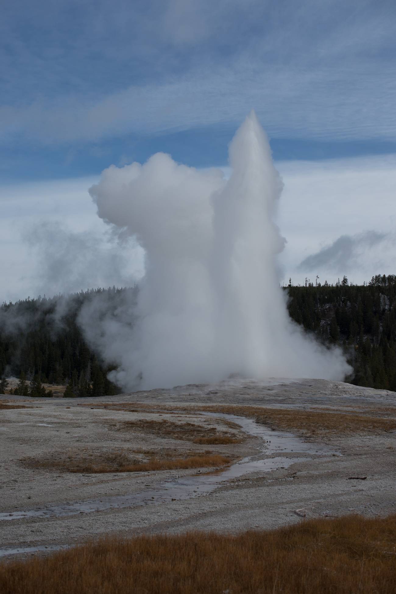Yellowstone - Wybuch Old Faithfull Geyser  - godzinę erupcji można sprawdzić na stronie parku
